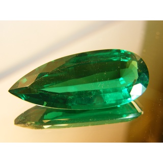 มรกต พลอย Columbia โคลัมเบีย Green  Emerald  very fine lab made PEAR shape 15X38 มม mm...36กะรัต carats (1 เม็ด carats )