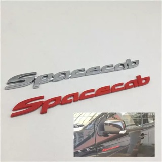 โลโก้ Spacecab ติดข้างประตู