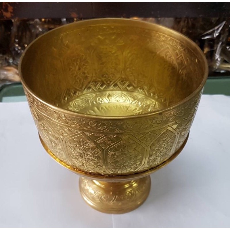 Brass byfa F1124 ขันพานตอกลาย 7นิ้ว ดอกไม้ในช่องบัว งานตอกมือ ลายช่างเก่า งานฝีมือ ขนาด 7นิ้ว ทองเหล
