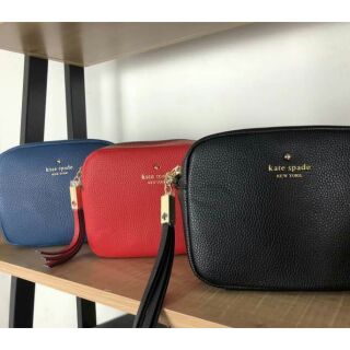 ♠️Kate Spade New York Mini Crossbody Bag ♠️ด้านในมีช่องซิปเล็ก 1 ช่อง / ช่องใส่ของ 1 ช่อง
• สายยาวสามารถถอดออกได้ /
•