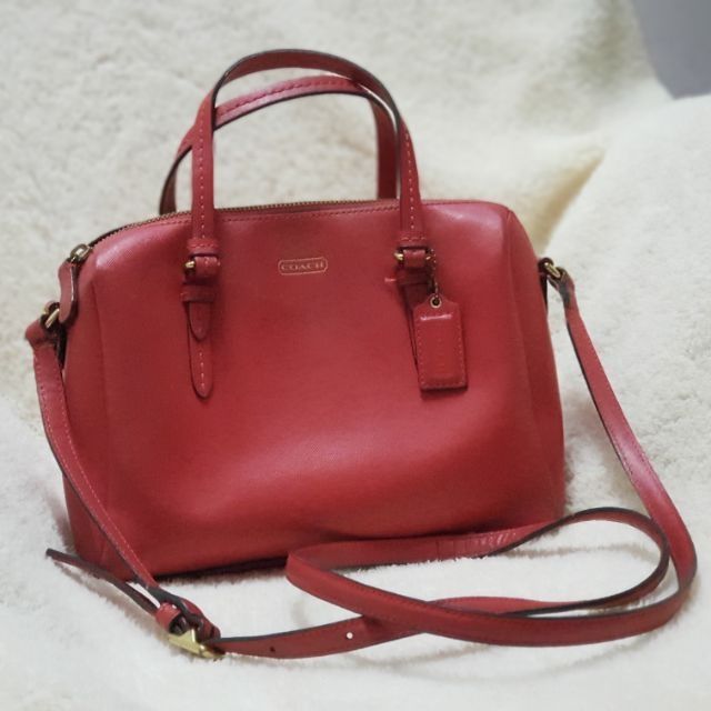 Coach แท้💯% หมอน 9.5นิ้ว สีแดง อะไหล่ทอง