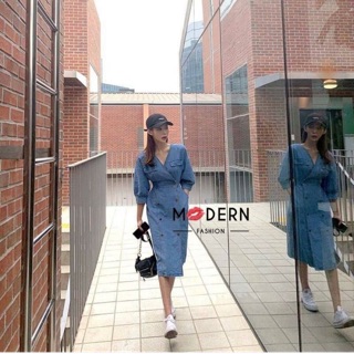 🎉🎉🎉 งานนำเข้า By M💋DERN 🎉🎉🎉เดรสผ้ายีนส์ ใส่แล้วดูเกร๋ ปลายแขน และตัวชุด แต่งกระดุม ด้านหลัง มียางสม้อค งาน
