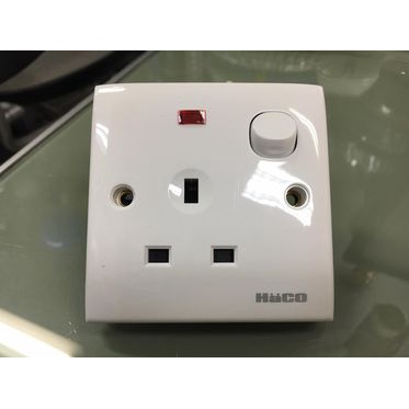 HACO เต้ารับอังกฤษ ควบคุมด้วยสวิตซ์ พร้อมไฟสัญญาณ (E811N/9H/13) + บ็อกฝัง 3 x 3 นิ้ว (A386D/2-5)