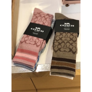 Coach Signature Quarter Length Socks ถุงเท้า Coach cc9135