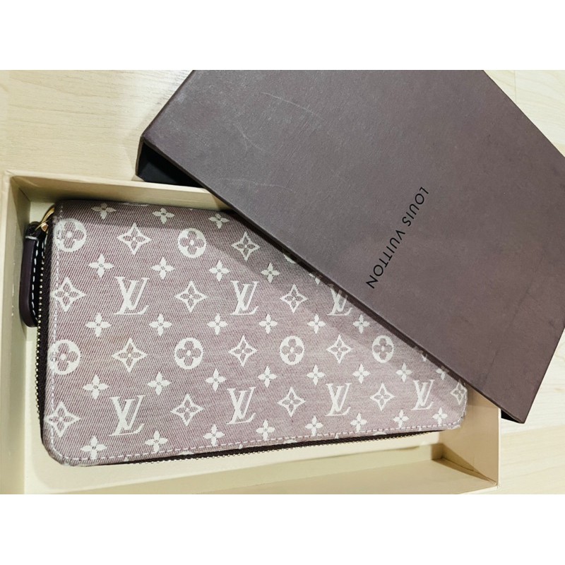 LV monogram ของแท้ สภาพใหม่มาก ผ้ายีนส์ กระเป๋าสตางค์ ทรงยาว