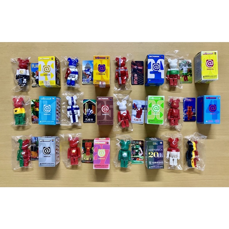 [ของญี่ปุ่นแท้🇯🇵💯] ฟิกเกอร์ bearbrick 100% : Flag ลายธงชาติ (งาน Medicom toy)