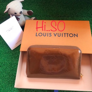 💕กระเป๋าสตางค์"LV” ซิปรอบหนังแก้วสีทอง ใบยาวสภาพใช้งานค่ะ