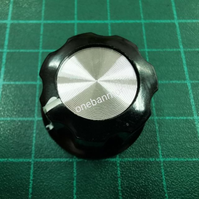 Onebanmor Knob ลูกบิด วอลลุ่มแบบสวมขันน๊อต สามารถใช้กับ VR รุ่น RV24YN RV30YN ได้