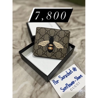 Gucci Bee print GG Supreme wallet