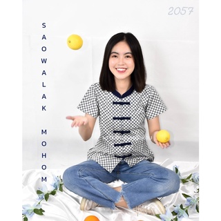 2057 เสื้อม่อฮ่อม หม้อห้อมพิมพ์ลาย คอจีนเข้ารูปผู้หญิง อย่างดี จากโรงงานผลิต  ลายไทย