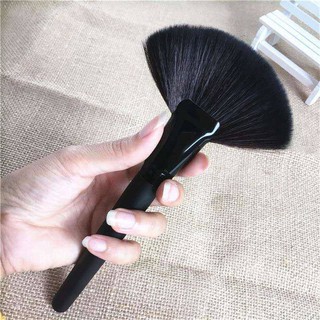 บลัชออน*แปรงปัดแก้ม* SINGLE Fan Makeup Brush แปรงแต่งหน้าแป้งขนาดใหญ่ไฮไลท์แปรงหน้า Contour Brush Beauty Makeup LOG Colo