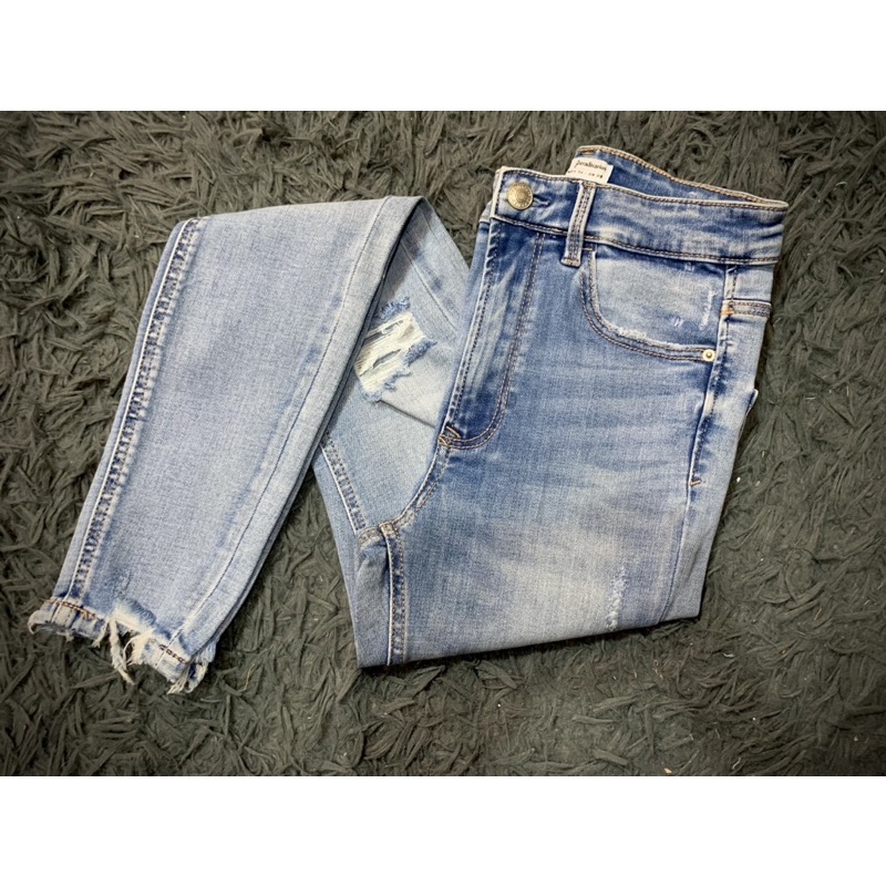 (A025)👖กางเกงยีนส์strad    ivariแท้💯สีฟอกผ้านุ่มผ้าดีมากใส่ผอมสูง‼️นางแบบบางรุ่นอาจเทียบเคียงเพื่อให้เห็นทรงใกล้เคียง💙