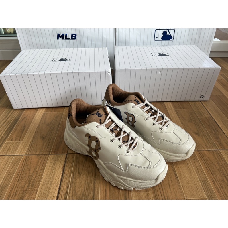 พร้อมส่งMLB Big Ball Chunky Diamond Monogram Boston Red Sox