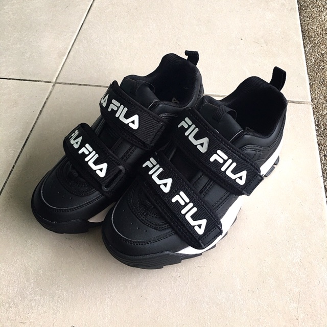 ของแท้ !!! ส่งฟรี !!! FILA Disruptor Straps รองเท้าลำลองผู้หญิง สีดำ ไซส์ eu 38 ส่งฟรี kerry