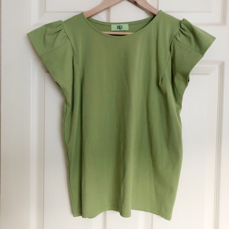 💙NEW💙 เสื้อยืดแขนระบายป้าย A21 Shop