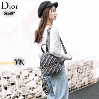 😲🔈🎒 กระเป๋าเป้สไตล์แบรนด์Dior ตัวเป้เป็นลายผ้าทอดิออ แต่งซิปอะไหล่ทอง สายเป็นลายChristian Dior สายปรับได้ 🎒😘