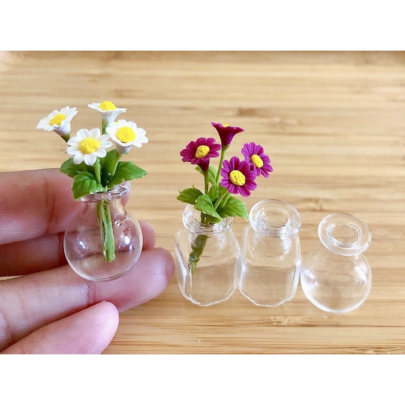 แจกันแก้วขนาดจิ๋วสีใส และชุดแจกันแก้วพร้อมดอกเดซี่ดินปั้นสีขาว ราคา/ 1 ชิ้น,ชุด