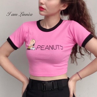 พร้อมส่ง‼️ มี 2 สีน้า(ชมพู / เทา) 💗เสื้อครอปสกรีนลาย PEANUTS ทรงรัดรูปสวยๆ