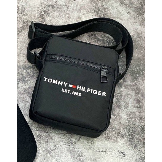 Tommy Hilfiger แท้ Outlet กระเป๋า สะพาย ข้าง ปัก สวย เท่ห์ สีดำ