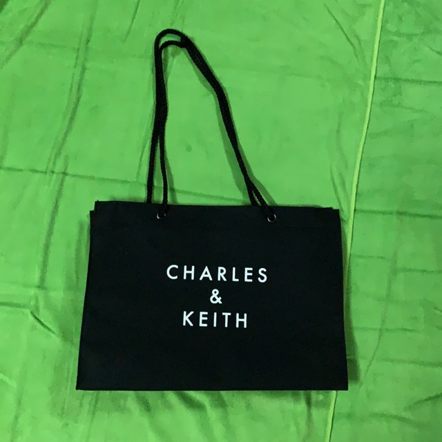 กระเป๋าผ้า CHARLES &amp; KEITH