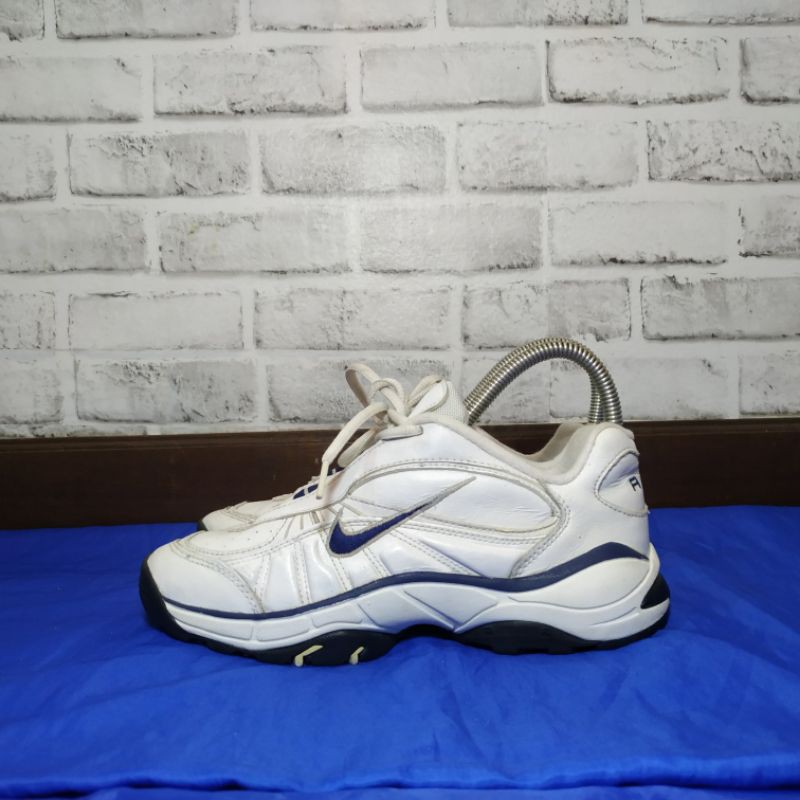 รองเท้าผ้าใบไนกี้ Nike​ Air สีขาว Size.37.5​ (มือสอง)​พร้อมส่ง