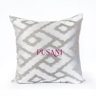 PUSANI - หมอนอิง PASAYA ลายคลาสสิก มัดหมี่ ไทย Calista 45×45 cm สีเทา สีแดง สีดำ dDTV