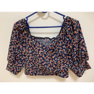 เสื้อครอป ลายดอกไม้เล็ก