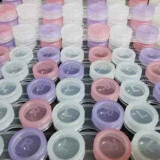 ตลับคอนแทคเลนส์​ สีชมพู/ม่วง​ ใส​ คละสี