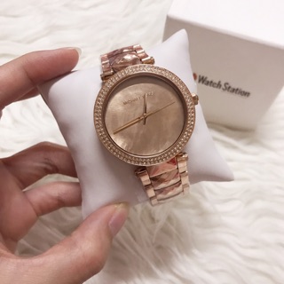 พร้อมส่ง 👑 นาฬิกาข้อมือ MICHAEL KORS ดีไซน์เรียบหรู สีขับผิวคะ สีโรสโกลด์