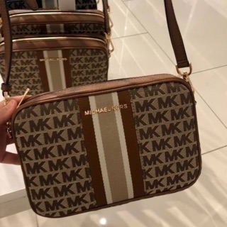 Michael Kors Jet Set Item Crossbody สะพายข้าง สวยทุกสีไปเลยค่ะ