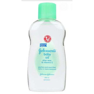 Johnsons baby oil Aloe vera and vitamin E บำรุงผิว ให้ผิวเนียนนุ่ม ชุ่มชื่น สูตร อะโลเวร่า แอนด์ วิตามินอี สีเขียว