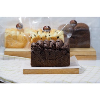 โชกุปัง ทวิสต์ รสดาร์คช็อคโกแลต-ไส้ลูกเกด : Shokupan Twist - Dark Chocolate &amp; Raisins