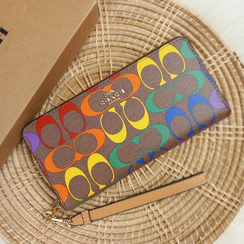 กระเป๋าสตางค์ใบยาวซิปรอบไฮโซเก๋ๆ สีน้ำตาลลายC รุ้งสีสุดจี๊ด หนังแท้หนังแคนวาสCOACH LONG ZIP AROUND W