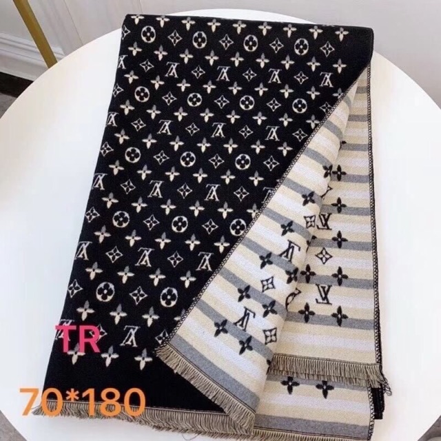 ผ้าพันคอLV