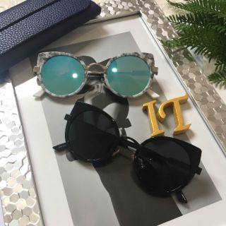 2018 NEW 
GENTLE MONSTER X Moooi Sunglasses DIVINITY 02

แว่นแคทอายมาใหม่สุดของแบรนด์นี้  
สีตามแบบ Original เค้าเลยนะคะ