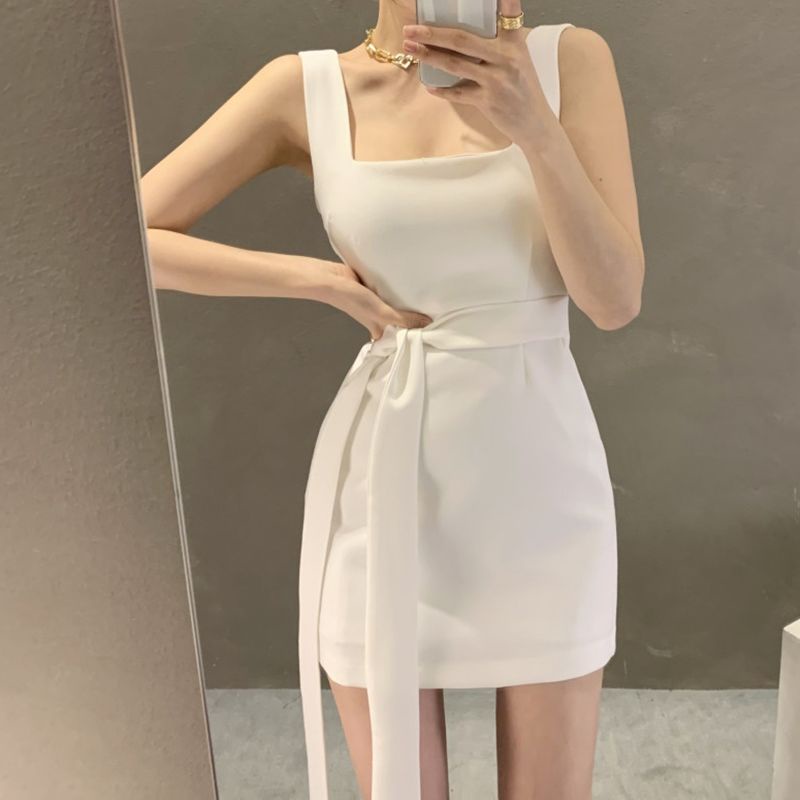 พร้อมส่ง เดรสสั้นสีขาว เดรสสั้นหญิง สไตล์ฝรั่ง แฟชั่น ทรงสลิม ผอม กระโปรงสั้น มีสามสี