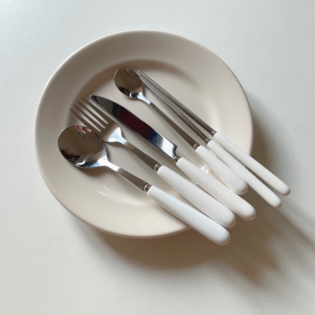 HERA🍽ช้อนส้อม ตะเกียบ มีดสเต็ก ที่จับเซรามิกสีขาว ช้อนส้อมเกาหลี สแตนเลส Stainless Steel Cutlery Set Ceramics Handle Spoon Fork Knife Chopsticks Coffee Spoon Egg Beater Tableware