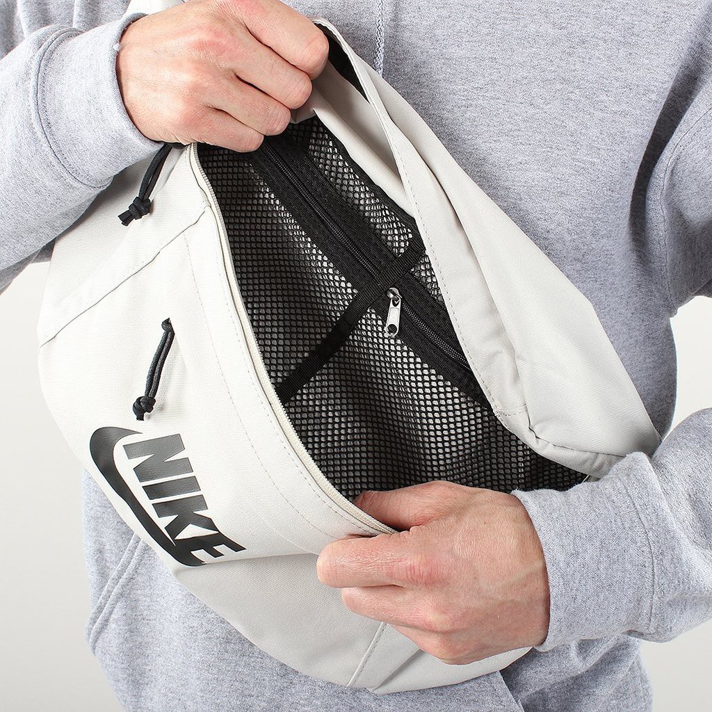 กระเป๋าคาดเอวกีฬาสันทนาการ Nike สำหรับผู้ชายและผู้หญิง Wang Yibo วรรคเดียวกันกระเป๋าสะพาย crossbody ขนาดใหญ่ BA5751-072