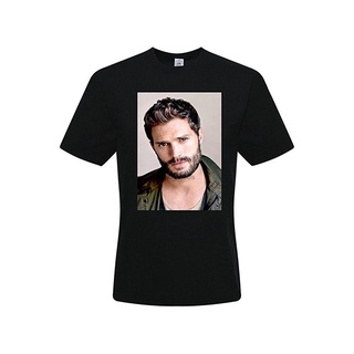 [S-5XL]เสื้อยืดลําลอง แขนสั้น คอกลม พิมพ์ลาย Jamie Dornan shrits เข้ากับทุกการแต่งกาย สีดํา สําหรับผู้ชาย _1 black_1 779