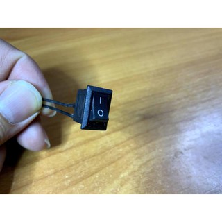 สวิทช์ เปิด-ปิด ตัวจิ๋ว ขนาด 1x1.5 cm. ปุ่มดำ มีสาย สำหรับไฟ 12V DC , 24V DC และ 250VAC(3A)