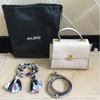 กระเป๋า แบรนด์ ALDO ของแท้ ซื้อจาก shop ที่ Central อุปกรณ์ ถุงผ้ ครบ อะไหล่สีทอง มาพร้อมสายสั้น สายยาว ของใหม่ มือ 1