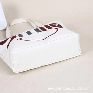 กระเป๋าผ้า TOTE สไตล์ญี่ปุ่นกระเป๋าผ้านิ่ม.เนื้อผ้าดี.ใส่ของได้เยอะมีซิปด้วย.
