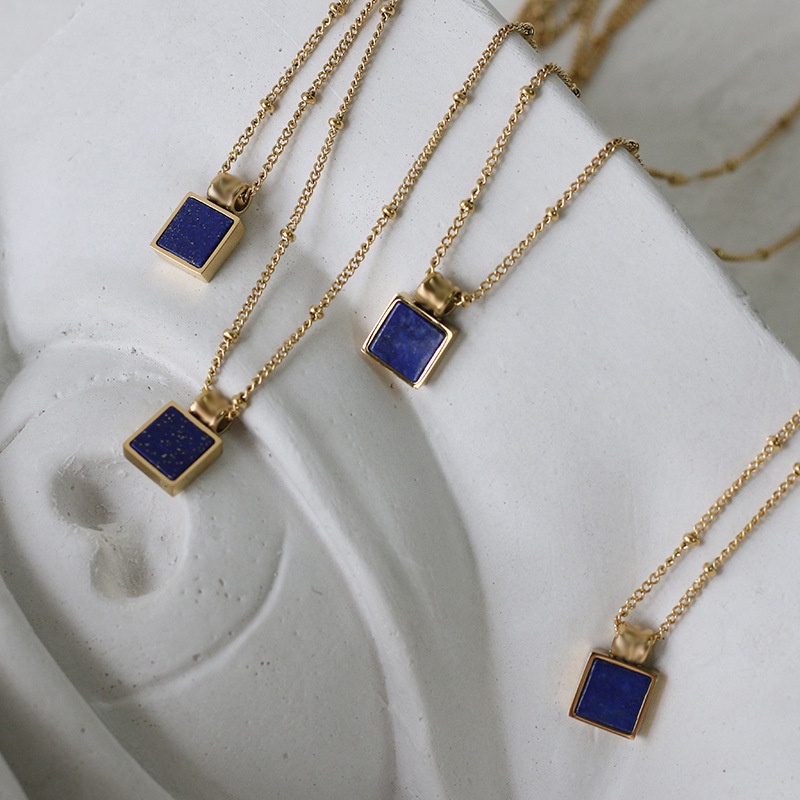 Ins lapis lazuli ฝรั่งเศสสี่เหลี่ยมเล็ก William Royal Blue สร้อยคอ clavicle chain ไทเทเนียมเหล็กชุบท