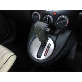 ROYAL R หุ้มหัวเกียร์ แบบมีปุ่มกดด้านข้าง Side Button Auto Gear Cover ลาย VIP 6D หนัง PVC Leather คุณภาพ 03-VR |