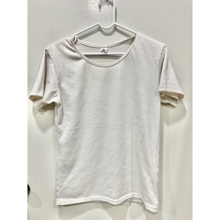 เสื้อยืด สีขาวเเขนสั้น ลายฮิตเตอร์วิ้งๆ ผ้านิ่มใส่สบายมาก