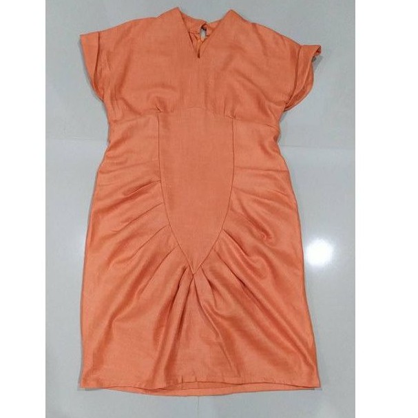 ชุดเดรสผ้าไทยสีส้มแขนสั้น