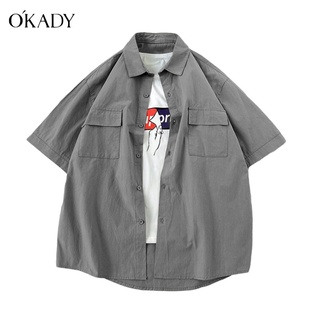 OKADY เสื้อเชิ้ตแขนสั้นสีพื้นของผู้ชาย,เสื้อเชิ้ตแขนห้าส่วนสไตล์ฮ่องกงทรงหลวมแขนยาวครึ่งแขนสีขาวสำหรับใส่เครื่องมือฤดูร้อน