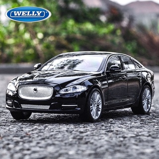 1:24 2010 Jaguar XJ [Welly]