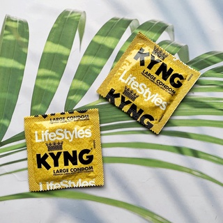 ถุงยางอนามัย รุ่นบางเฉียบ ขนาดใหญ่ รูปทรงคลาสสิก KYNG GOLD Large Condom 56 mm 5, 10 or 20 Pieces (LifeStyles®)