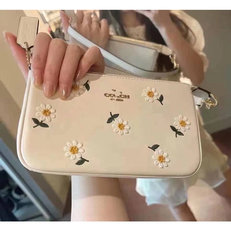 พร้อมส่ง🔥 กระเป๋า Coach ลายดอกเดซี่ สุดคิ้ว